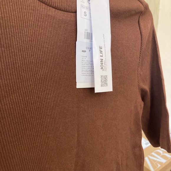 ZARA Ribbed Tshirt - Picture 3 of 3